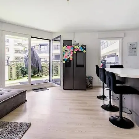 Abraham-bed&breakfast Guest 2 Ladefense U-arena #parking #terasse #fibre #view Bed & Breakfast